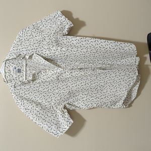 Men's button down shirt with gecko pattern